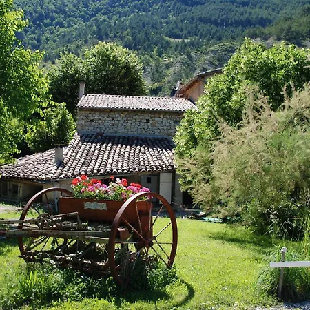 ベッド・アンド・ブレックファスト Le Moulin De Pradelle